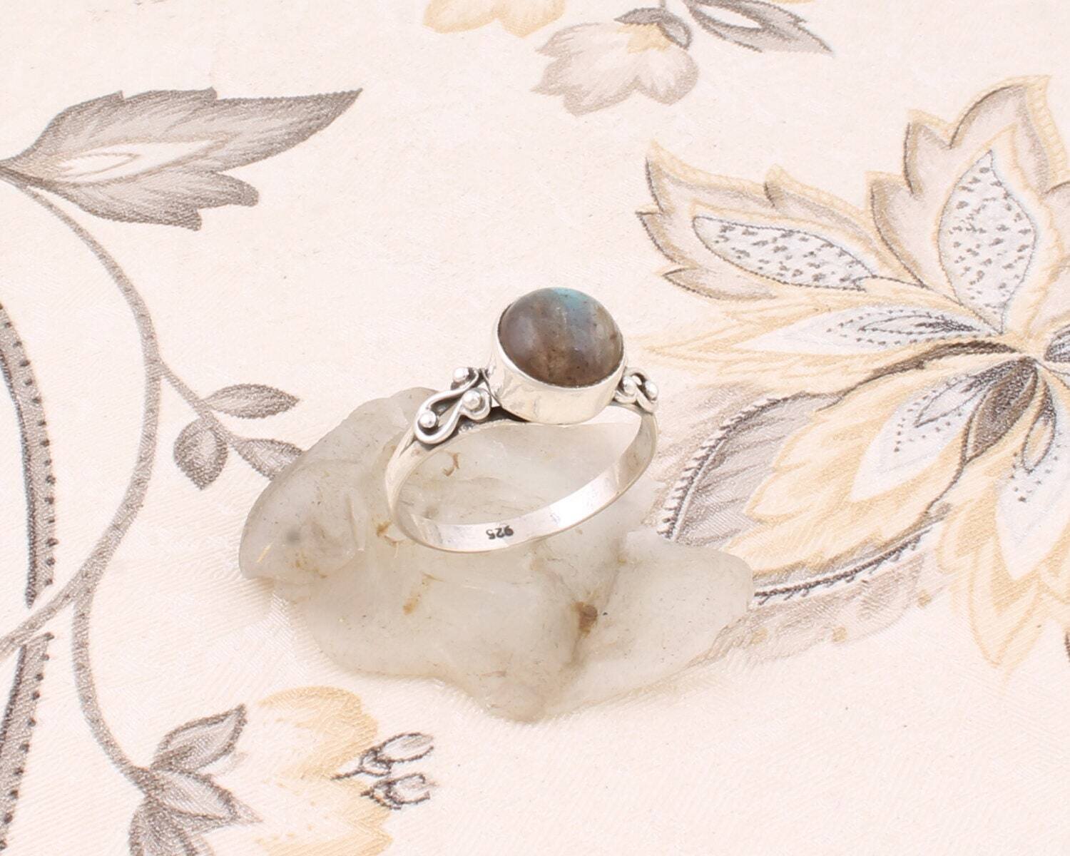 Charm Ring Gift For You ! Silver Solid Ring With Natural Labradorite Gemstone Ring Cabochon Blue Fire Stone Boho Ring-Ring Finger Ring