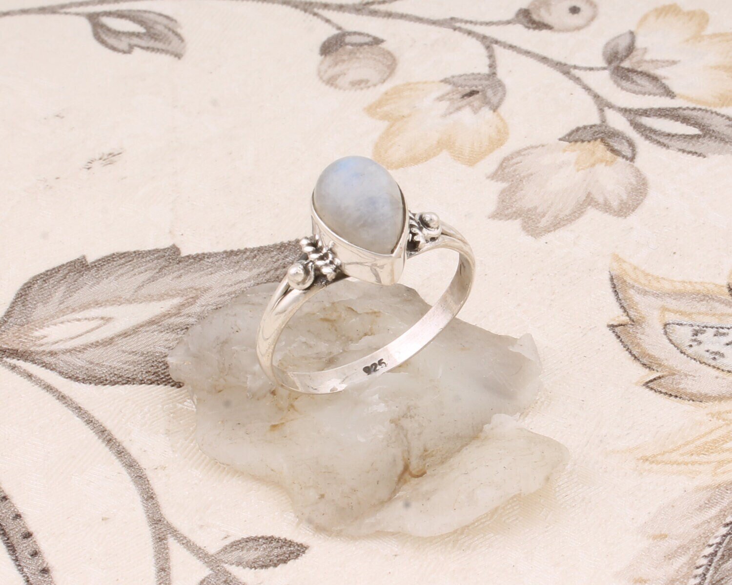 Ring Finger Ring With Natural Rainbow Moonstone AAA+Quality Gemstone Ring Blue Fire Stone Boho Ring 925-Sterling Solid Silver Ring L# 281954