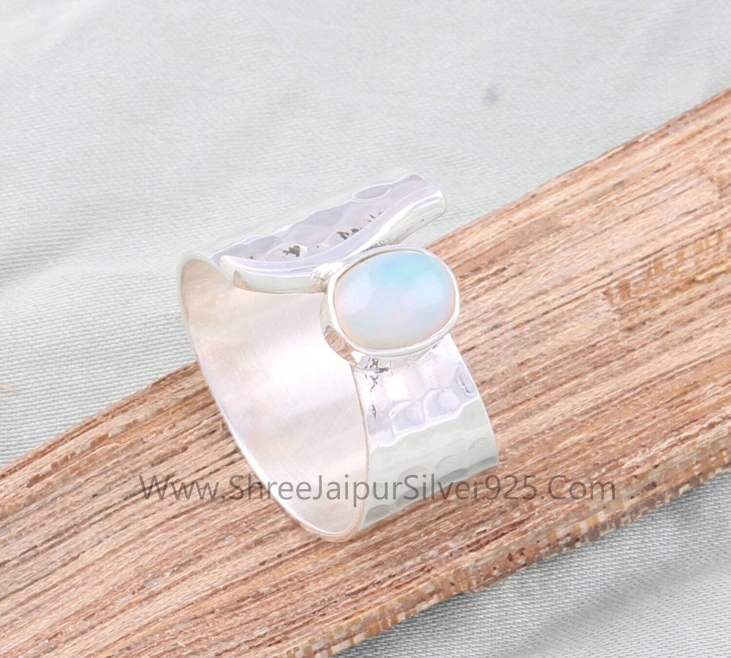 Natural Ethiopian Opal Oval Solid 925 Sterling Silver Ring For Women Handmade Silver Hammered Designer Fancy Band Ring Gifts For Anniversary
