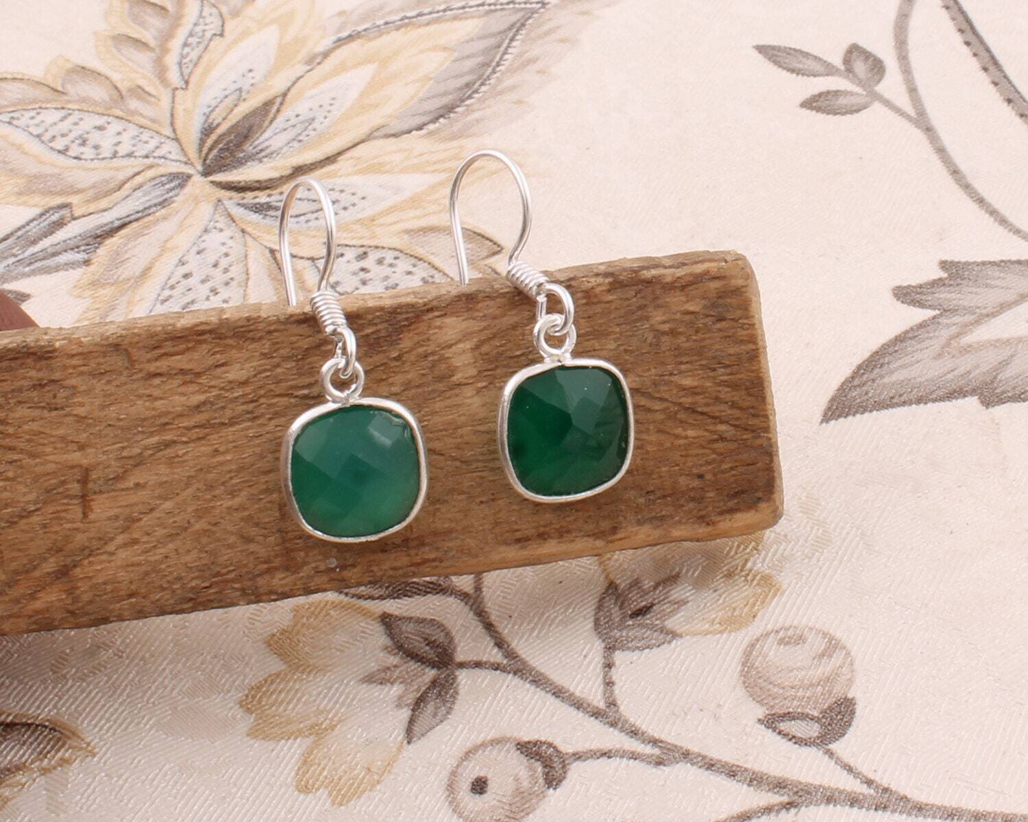 Solid 925-Silver Sterling Earring With Natural Green Onyx Gemstone Earring Cut Stone Boho Earring Handcrafted Charm Earring Gift For You !