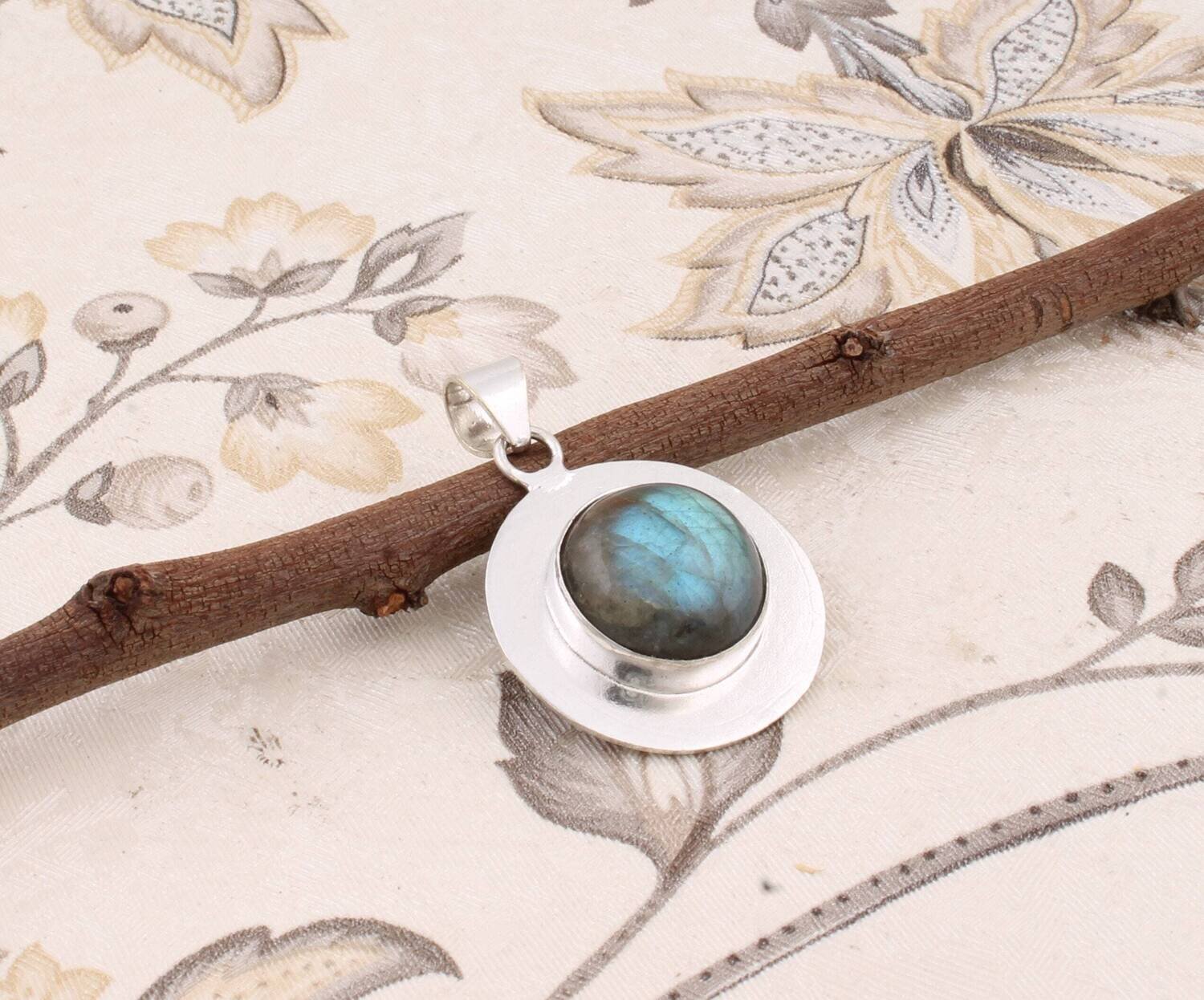 925 Sterling Silver Pendant For Women Natural Labradorite Pendant Blue Fire Round Handmade Gemstone Pendant Boho Silver Jewelry Gift For Mom