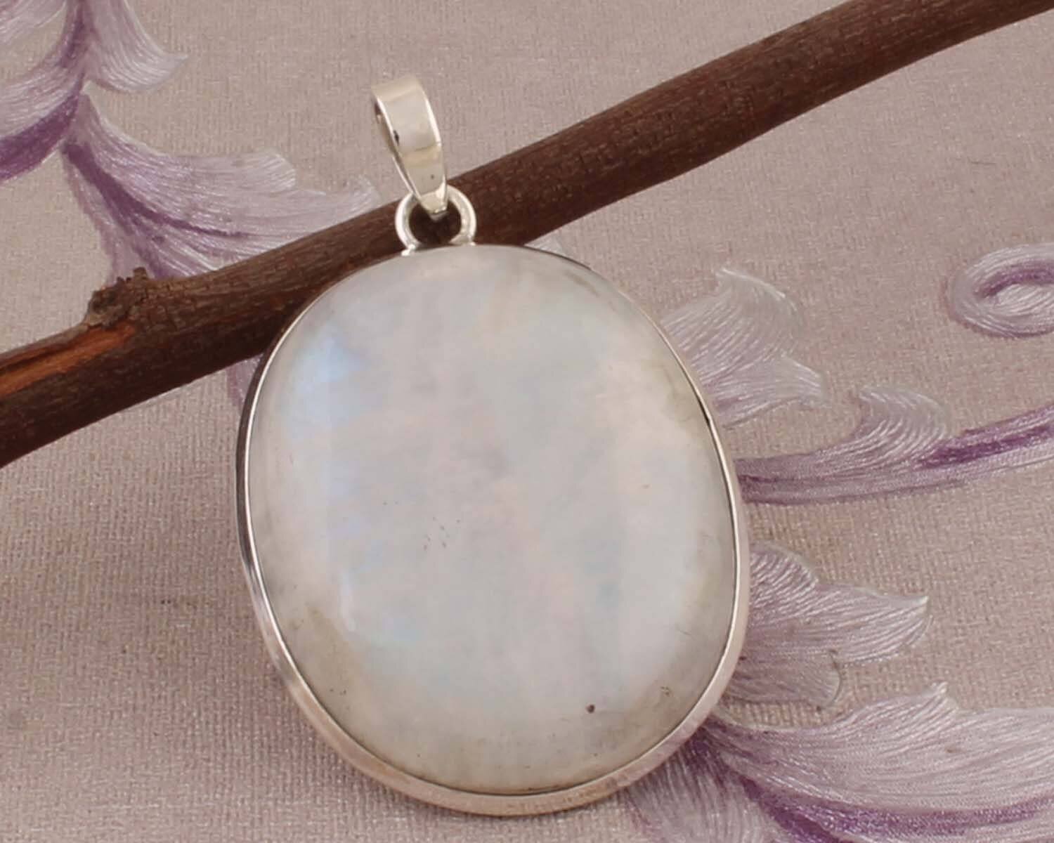 Natural Rainbow Moonstone Pendant 925 Sterling Silver Pendant For Women White Oval Handmade Gemstone 925 Silver Jewelry Celtic Birthday Gift