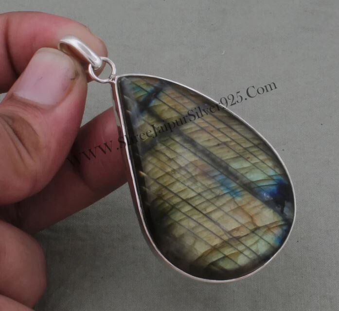 Labradorite Necklace, Solid 925 Silver Labradorite Pendant, Blue Flash Labradorite, Petite Gemstone, Genuine Labradorite Stone Pendant.