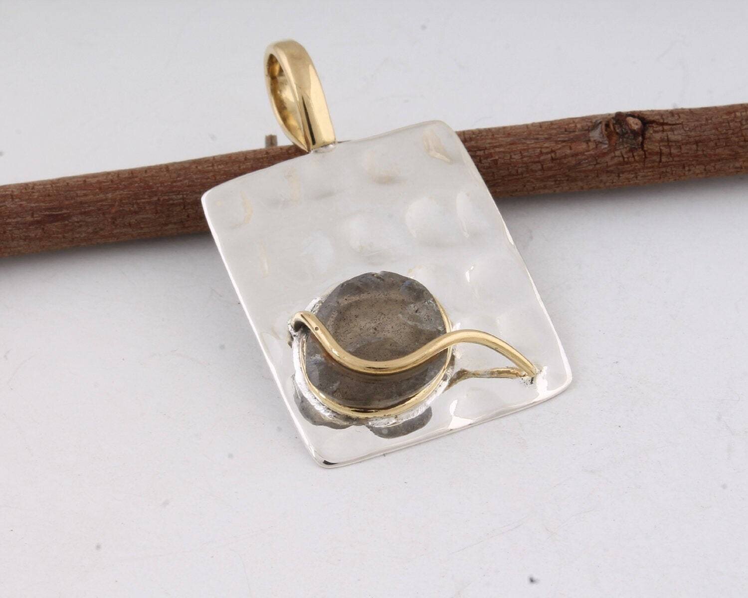 Beautiful 925 silver handmade Labradorite gemstone pendant- Handcraft silver gemstone pendant- 925 sterling silver gemstone pendant Cyber