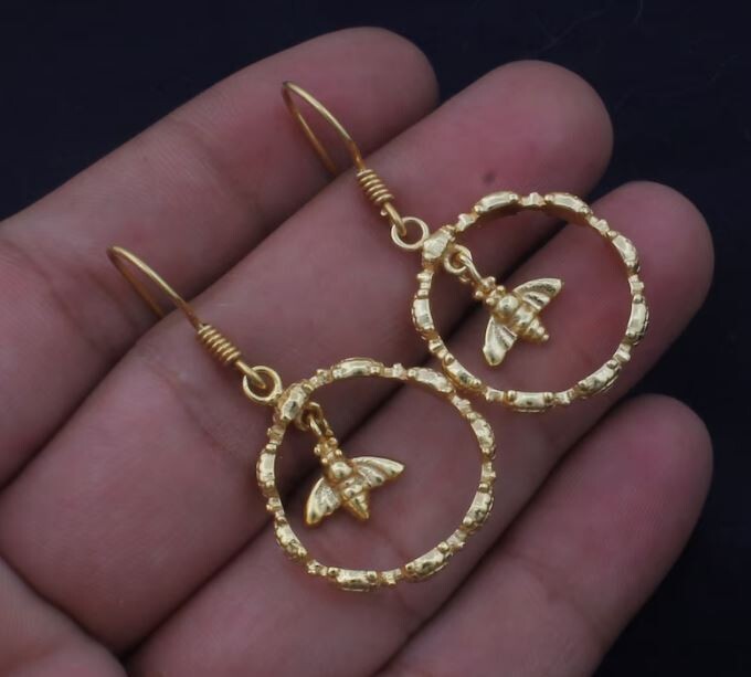Turtles &amp; Honey Bee Earring, 18k Gold Plated Circle Earring Women Daughter Wife Name Earring Gift For Her, Handmade Earring Gift For Women