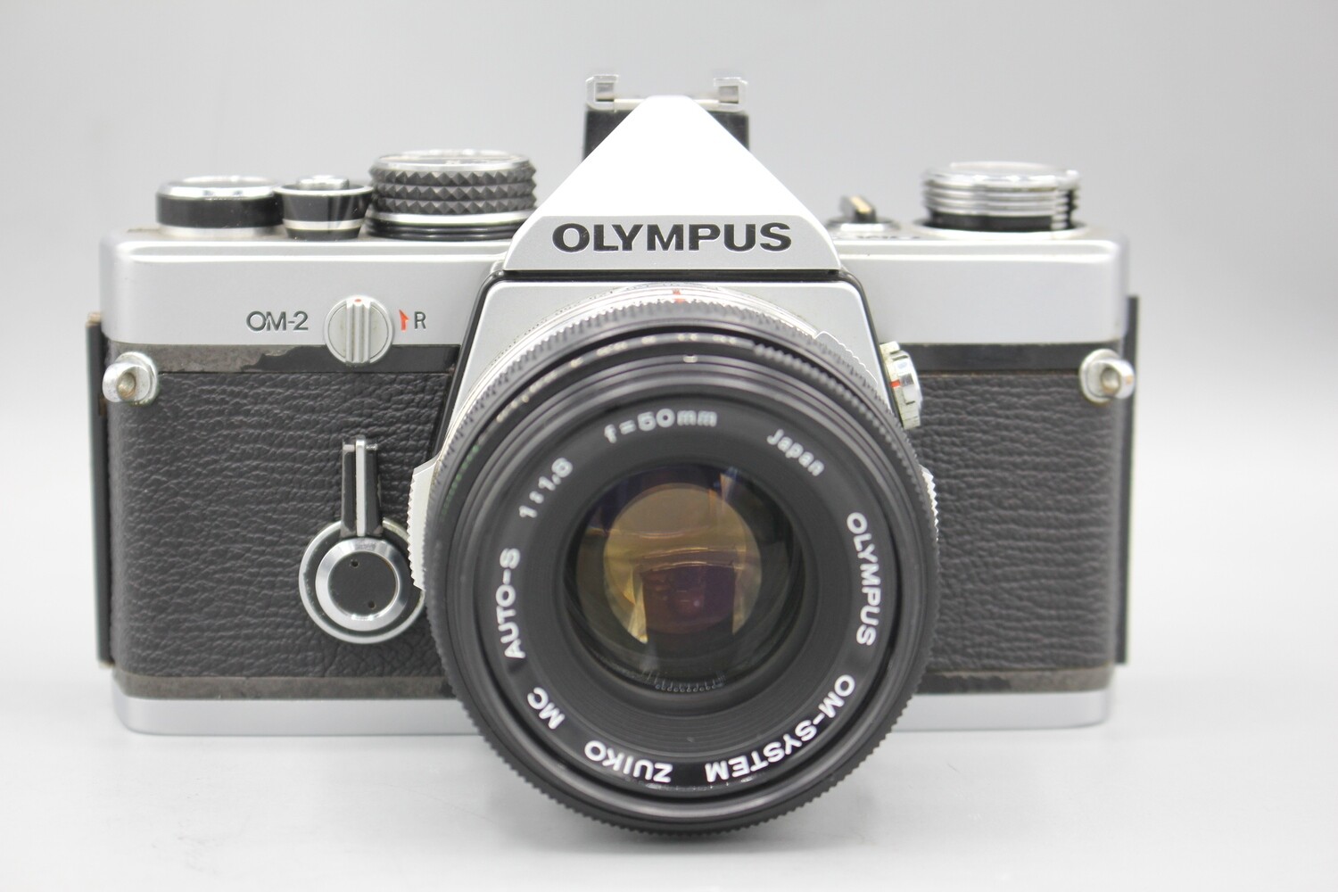 OLYMPUS OM2 35mm SLR CAMERA W 50mm LENS CLAD