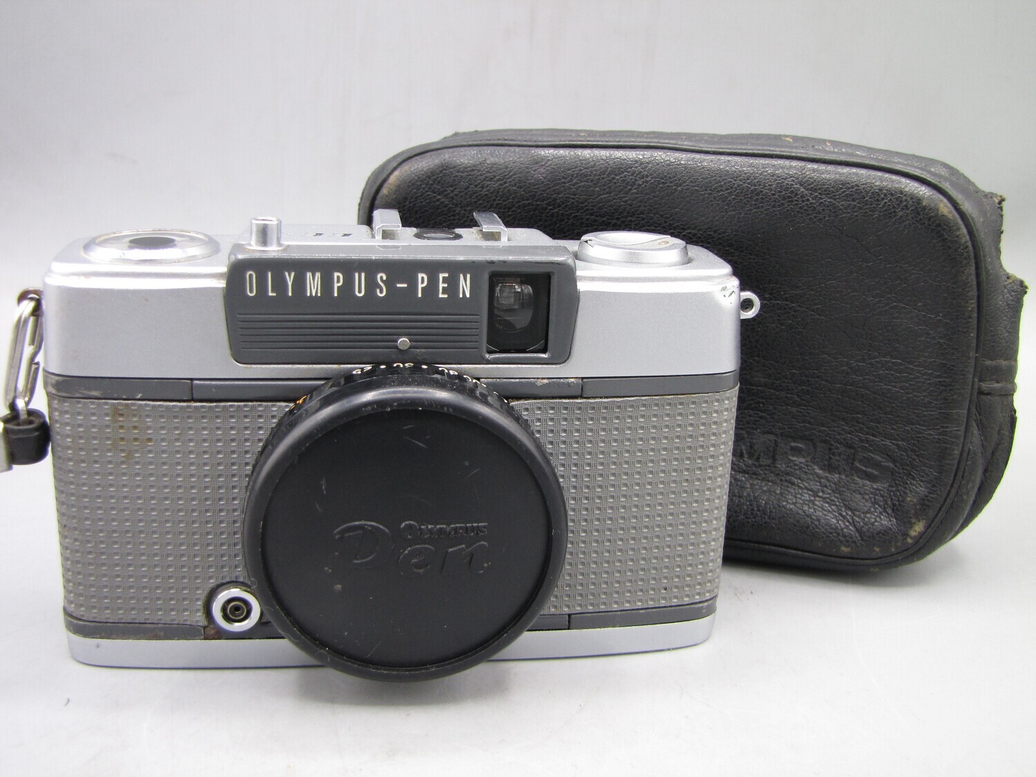 Olympus Pen EE2 35mm Half Frame Camera Clad Seals Film Tested