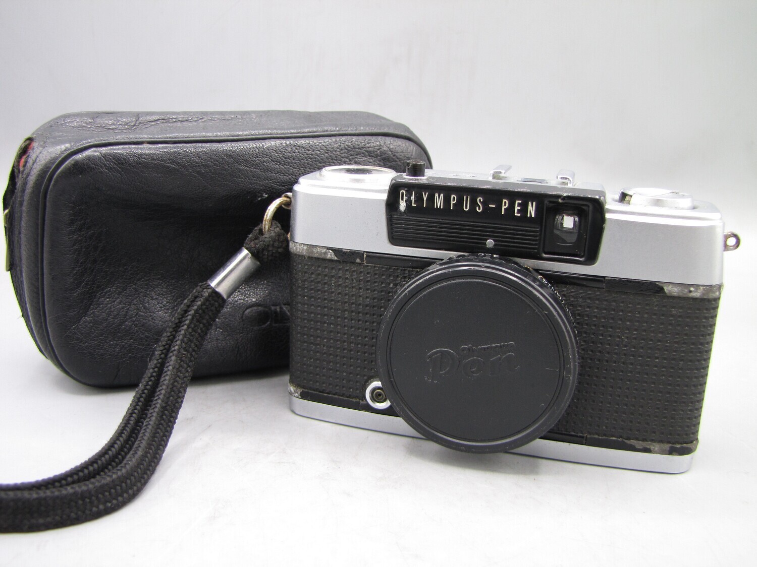 Olympus Pen EE3 35mm Half Frame Camera Clad Seals Film Tested