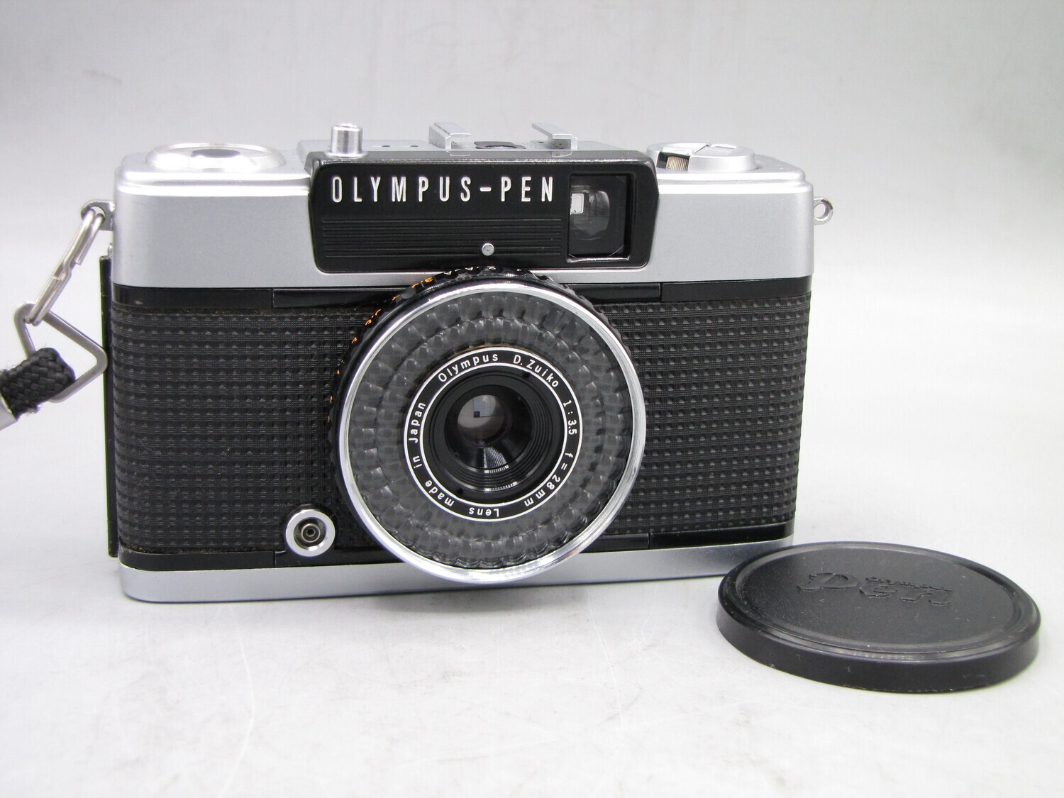 Olympus Pen EE3 35mm Half Frame Camera Clad Seals Film Tested