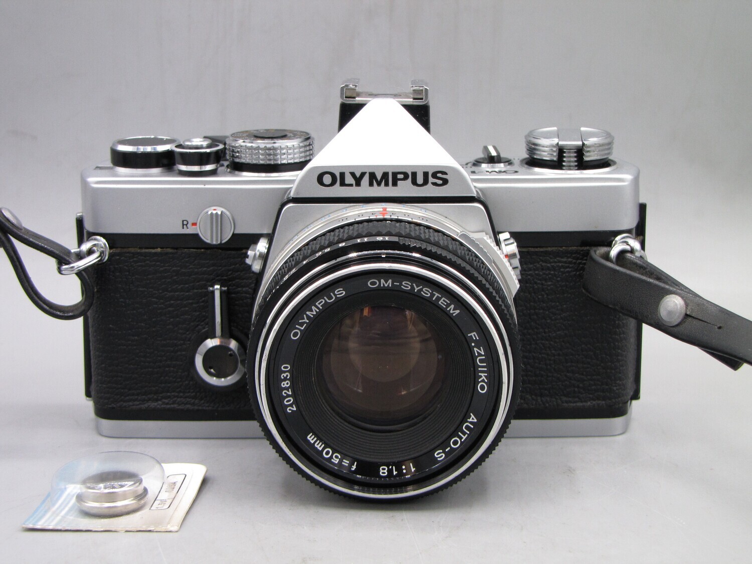 Olympus OM1 35mm SLR Camera w 1.8/50 Clad Seals Battery Tested - As Is