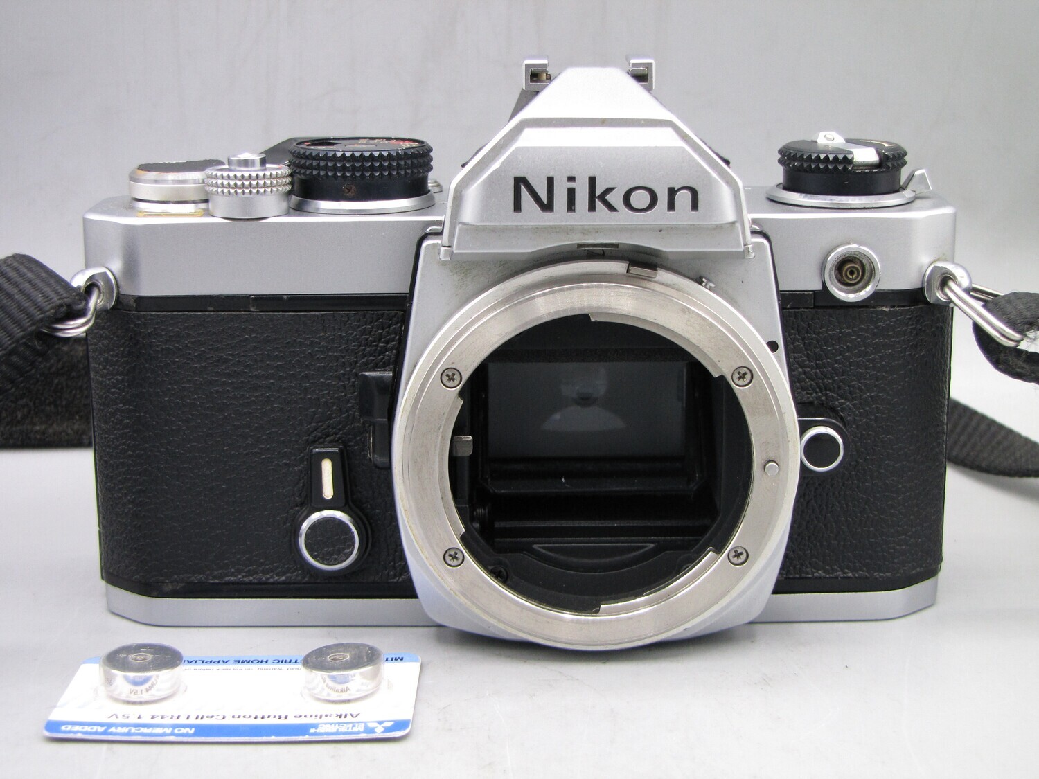 Nikon FM 35mm SLR Camera Body Clad Seals Battery Tested