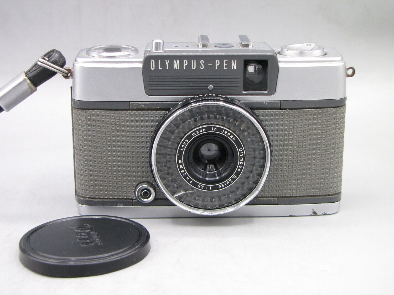 Olympus Pen EE2 35mm Half Frame Camera Clad Seals Film Tested