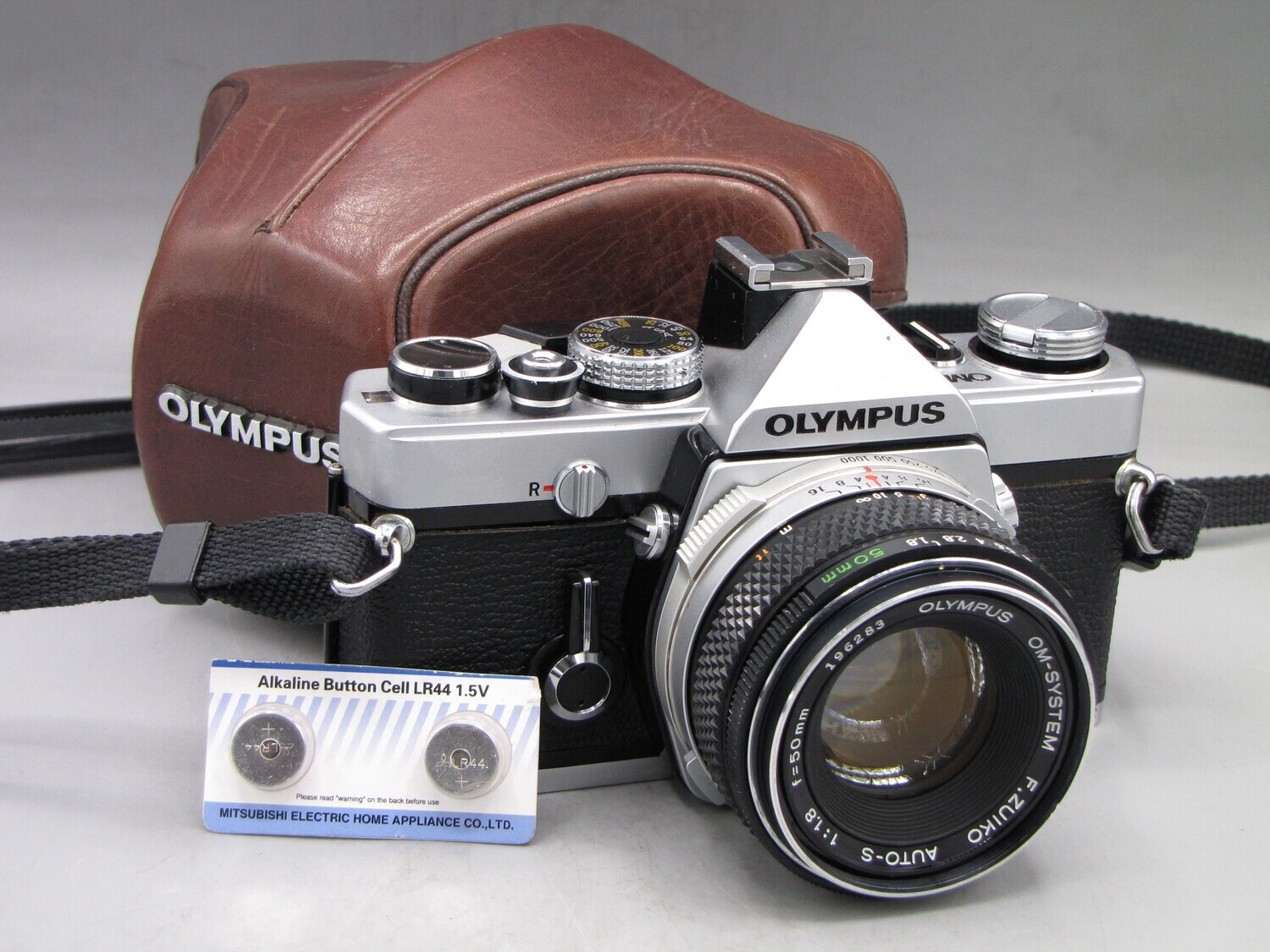 Olympus Om1 35mm SLR Camera 1.8/50 Lens Clad Seals Battery
