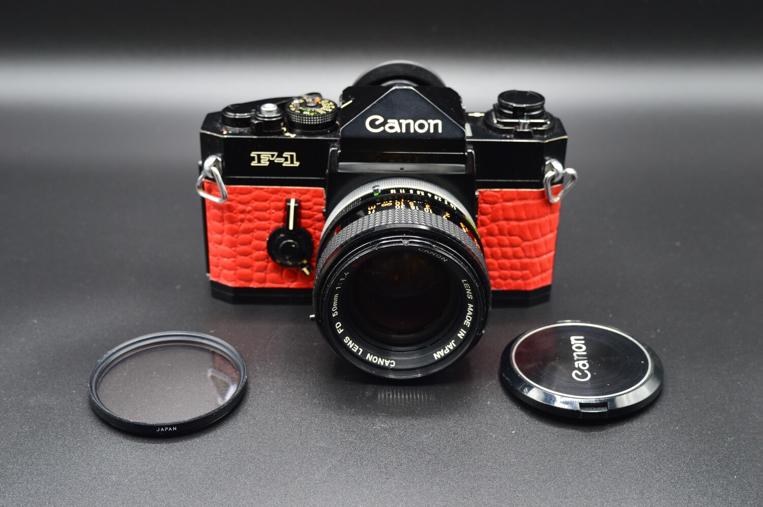 Canon F-1 SLR Film Camera with 50mm 1: 1.4 SSC FD Lens CLAD SEALS - read