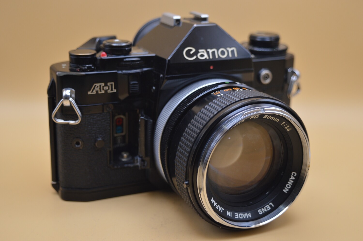 Canon A-1 SLR 35mm camera for parts or repairs