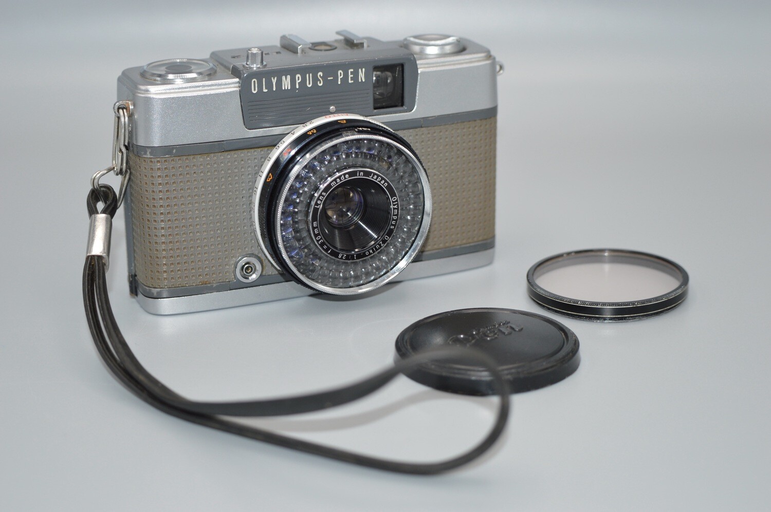 Olympus PEN EES2 35mm Film Vintage pocket camera