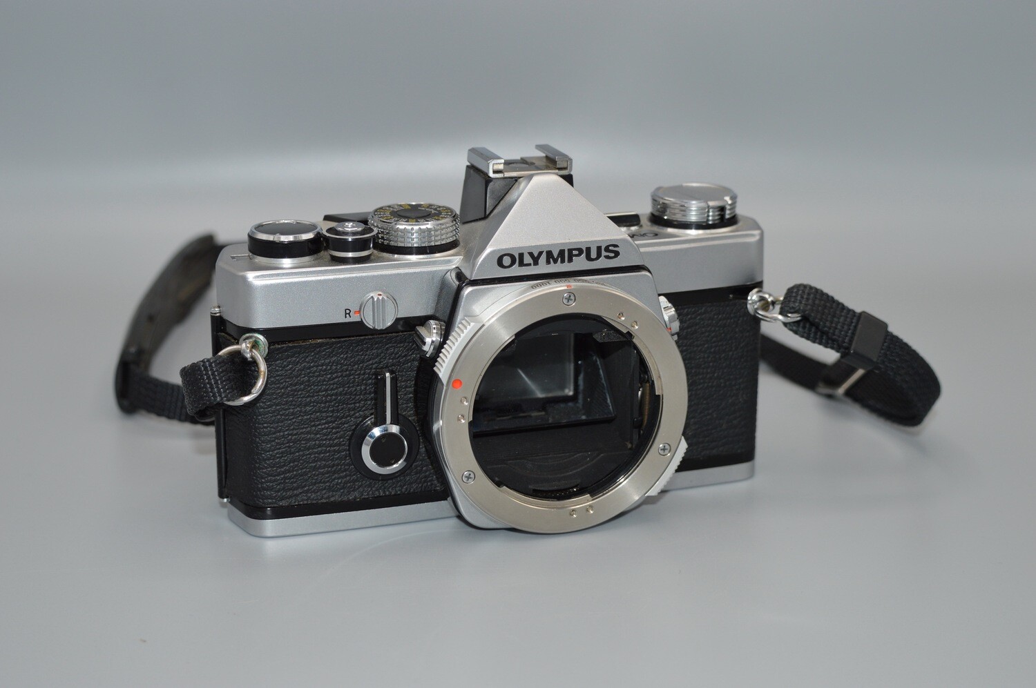 Olympus 35mm SLR Film camera silver OM-1 body only