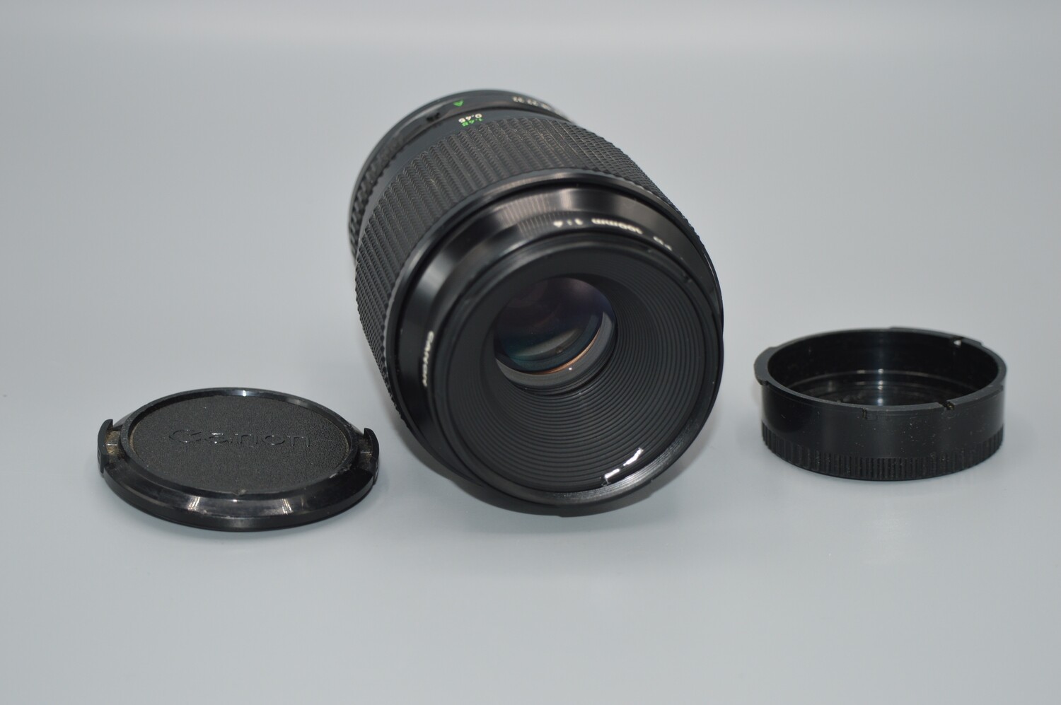 Canon 100mm 1:4 macro FD Close up Lens Good condition 55178