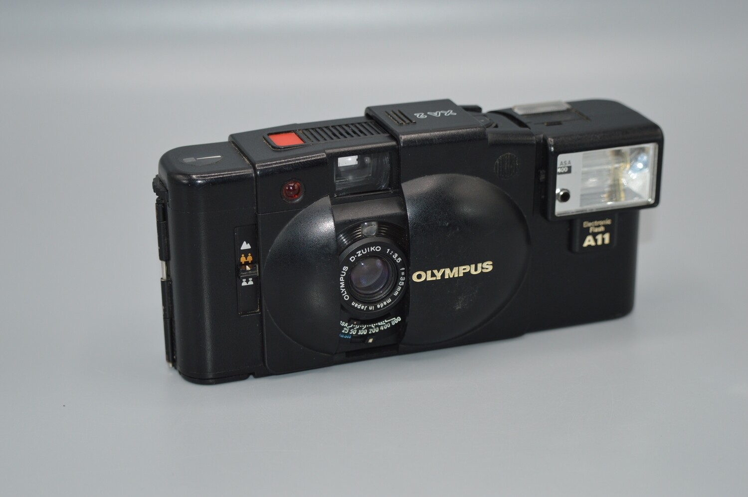 Olympus XA2 35mm Film Camera w/Flash Compact Point & Shoot fully Clad