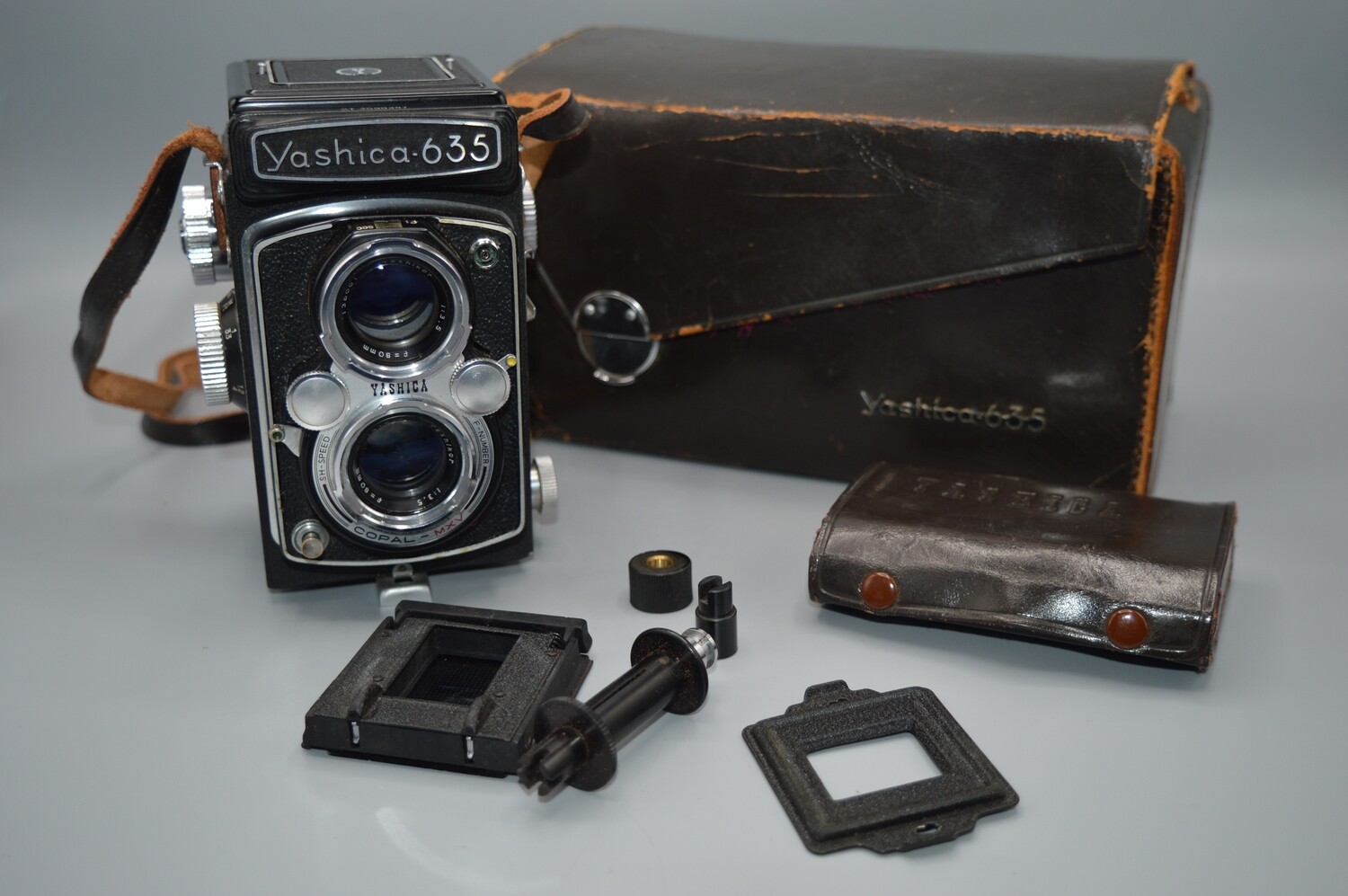 Yashica 635 TLR Medium Format film Camera With complete Kit Full Service