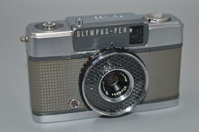 Vintage Olympus PEN EE 35mm film camera fully working Point &amp; shoot