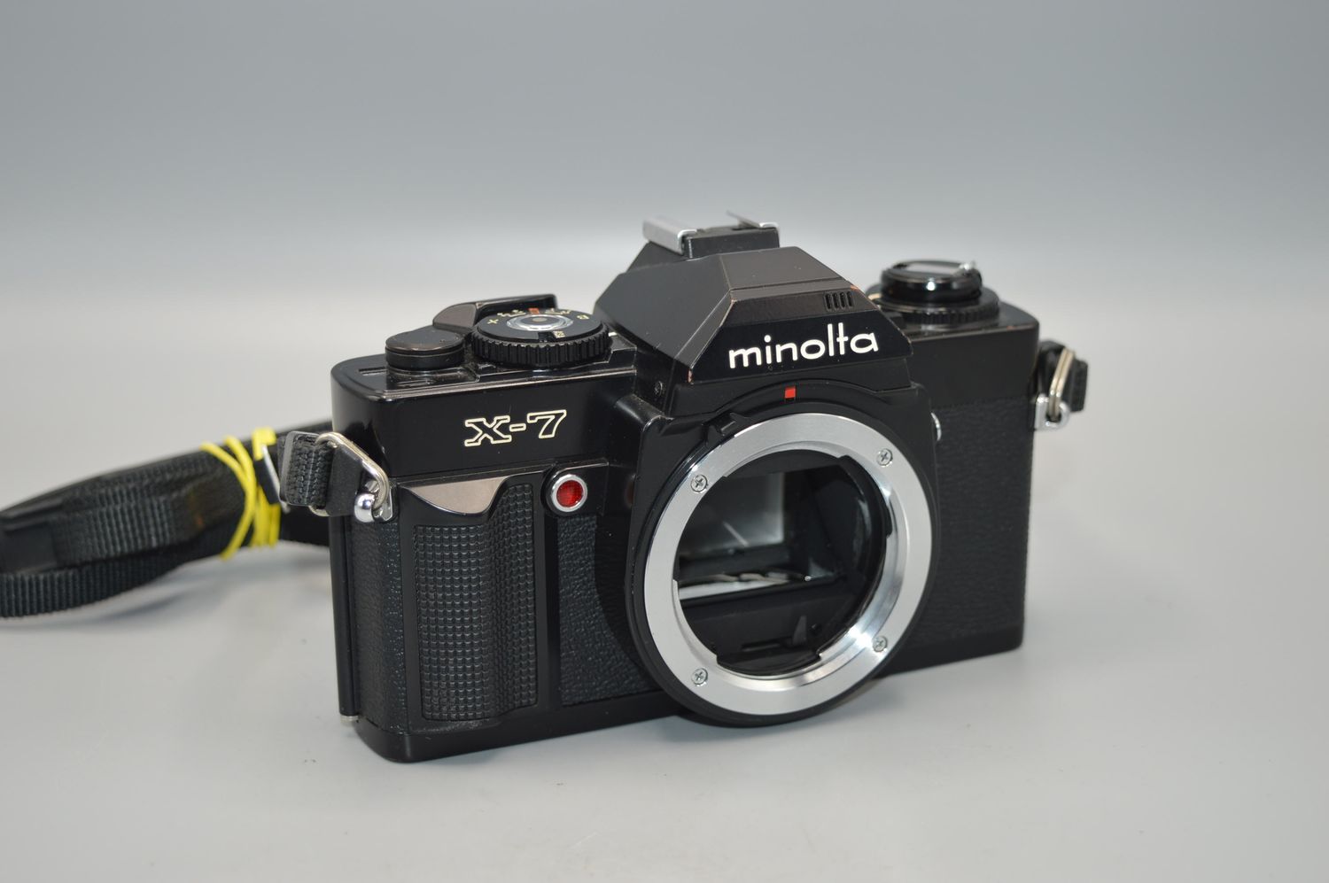 Minolta X-7 35mm SLR Camera Body Clad Seals Battery Tested