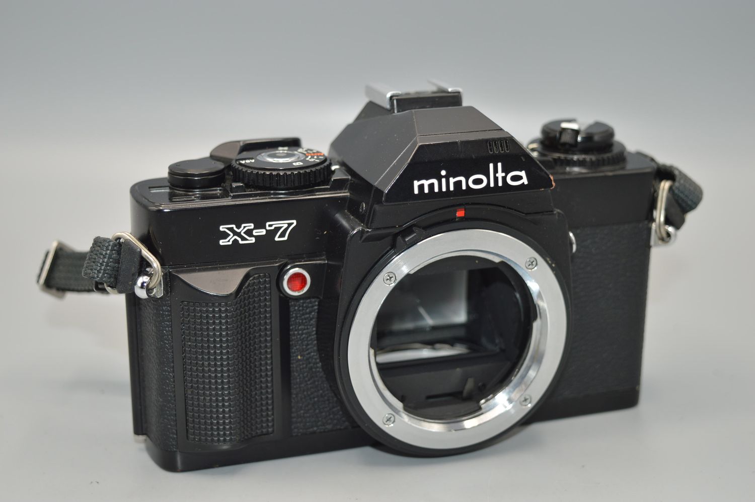 Minolta X-7 35mm SLR Camera Body Clad Seals Battery Tested