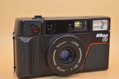 Nikon L35ad 35mm Pocket Point And Shoot Film Camera * Faulty*