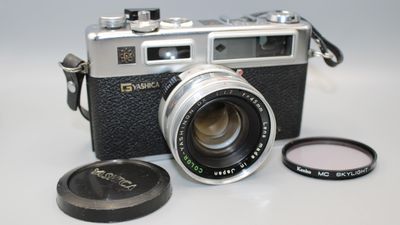 YASHICA ELECTRO 35 GSN 35MM RANGEFINDER VINTAGE FILM CAMERA 1:1.7 45MM