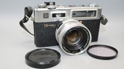 YASHICA ELECTRO 35 GSN 35MM RANGEFINDER VINTAGE FILM CAMERA 1:1.7 45MM