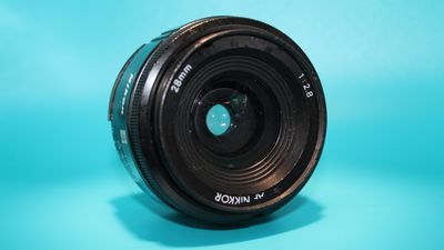 Nikon AF Nikkor 28mm 1:2.8 Lens for parts/repairs as is