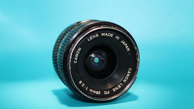 Canon FD 28mm 1:2.8 Lens SR. 193667 for parts/repairs as is