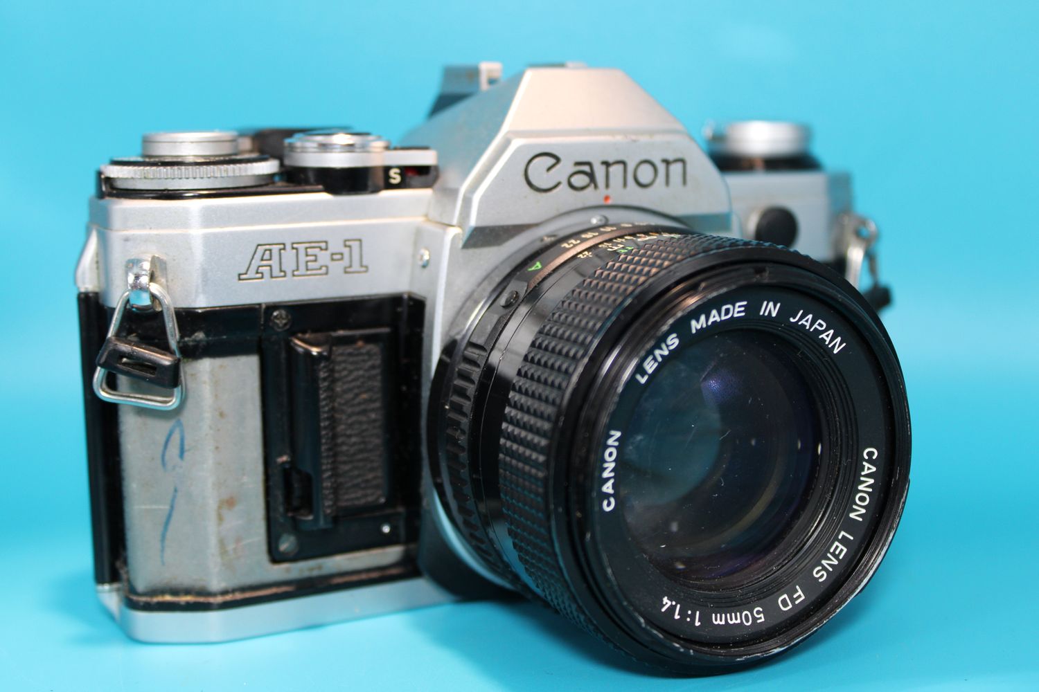 Canon AE-1 SLR 35mm camera for parts or repairs