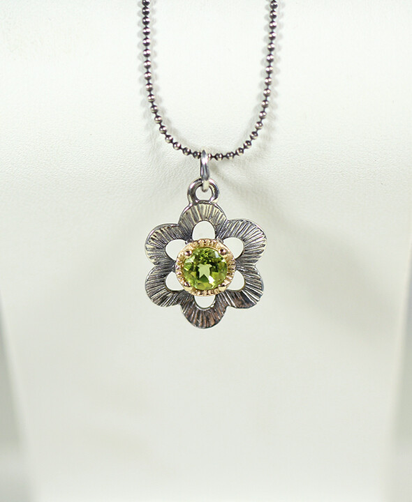 Necklace Bloom Peridot 5mm Silver& Gold 14k