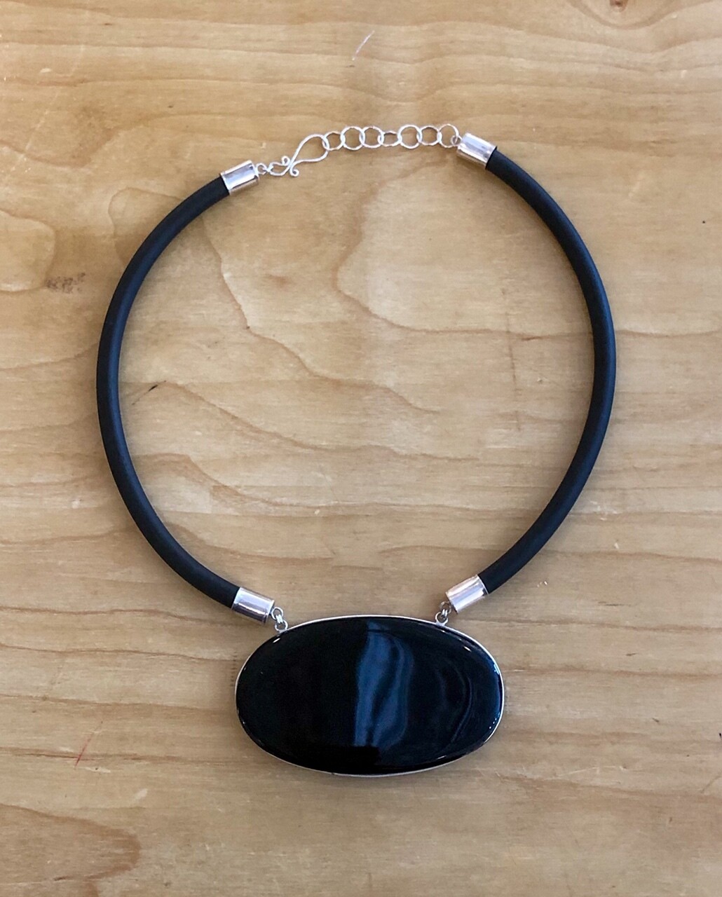 NECKLACE Obsidian on rubber, 18-20