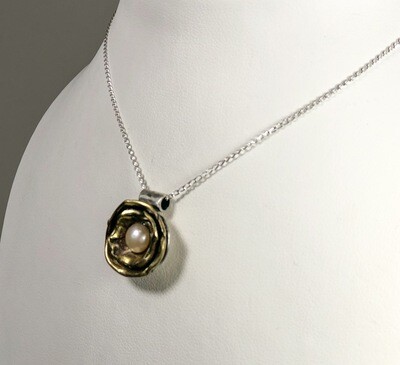 Pendant Water Lily with Peach Pearl