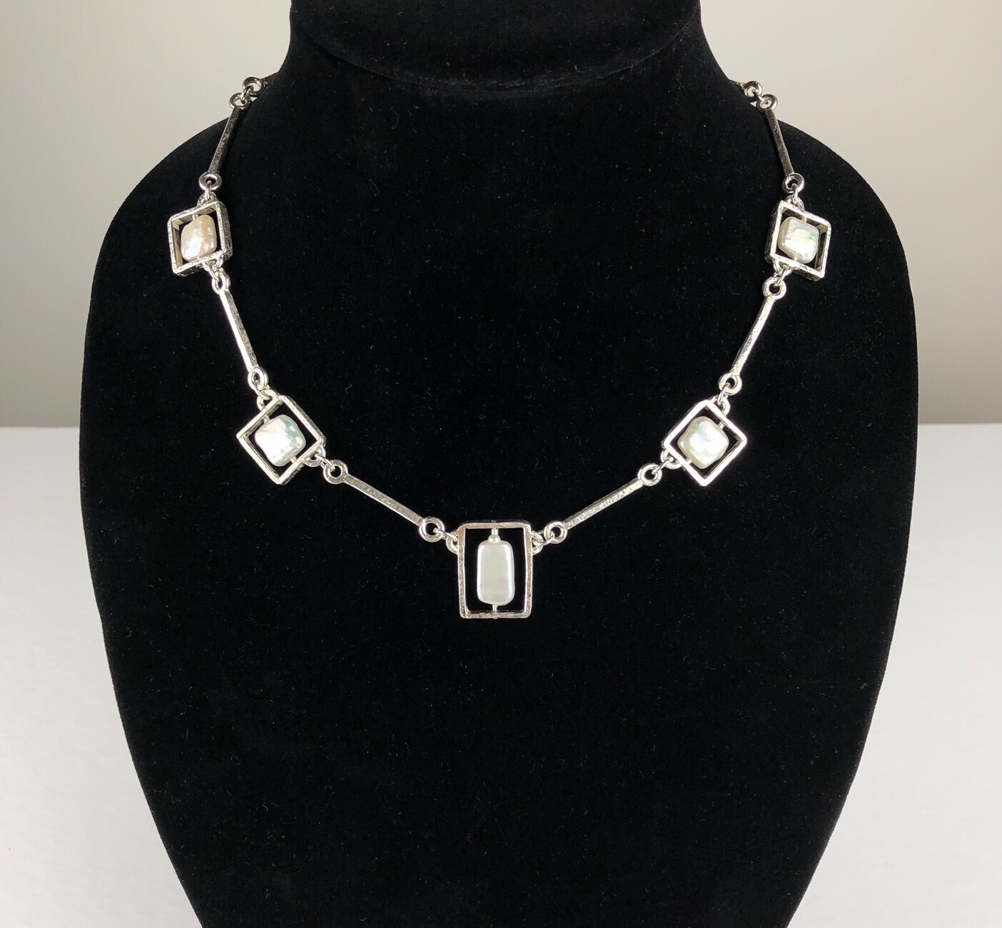 Square Frames with Square Natural Pearls Necklace
