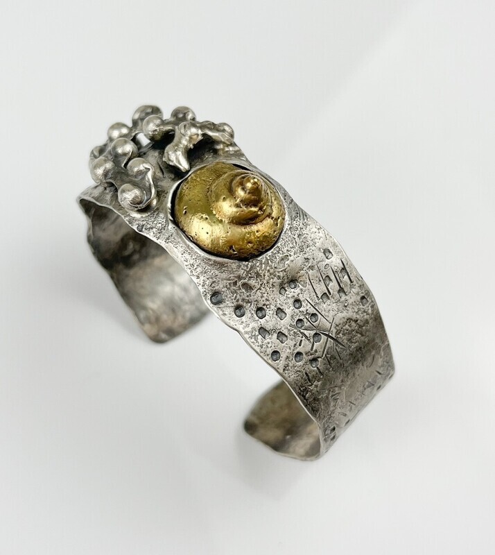 Narrow Cuff w/ Seaweed & Snails