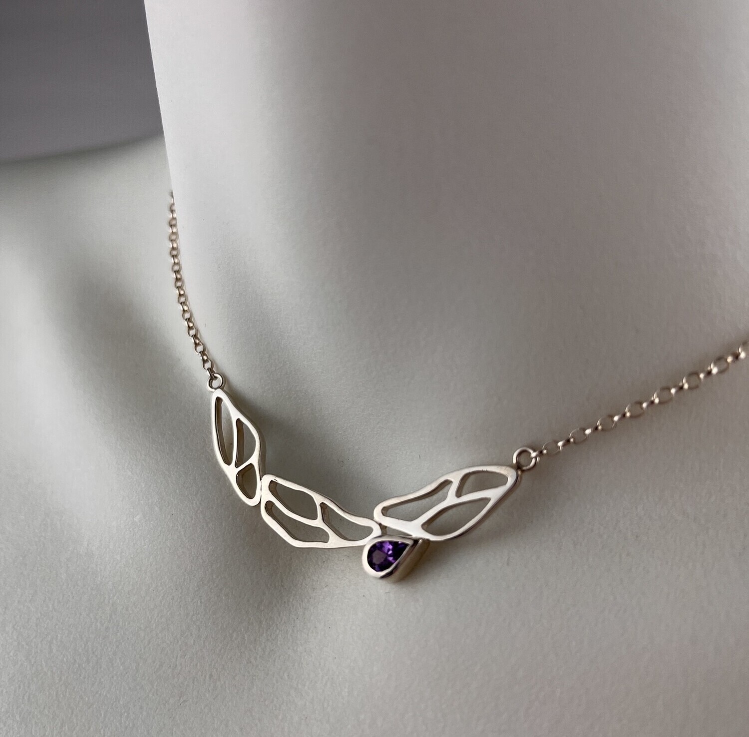 Line Pendant With Amethyst