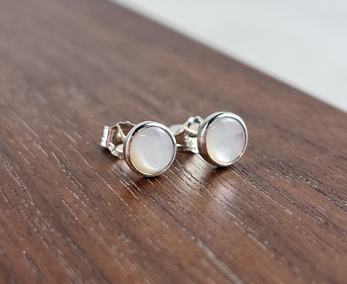 South Sea Mother of Pearl Round Studs SS