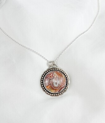 Laguna Lace Agate Necklace on 18