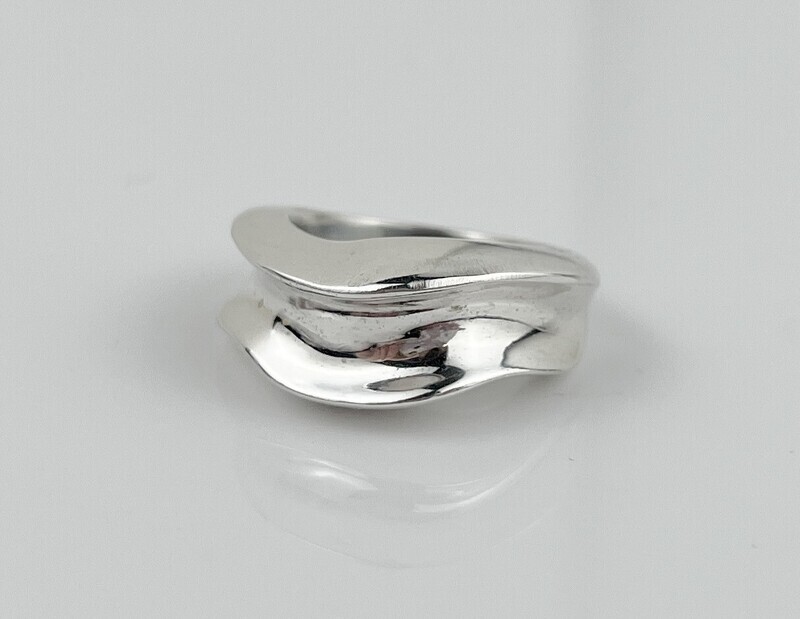 WAVE Sterling Silver Ring Size 5