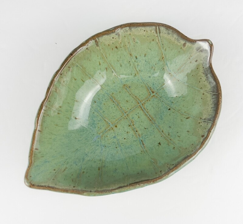 Leaf Pottery Dish 6x4&quot;
