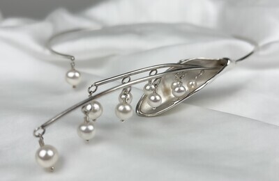 Lily of the Valley Neckpiece with Freshwater Pearls SS