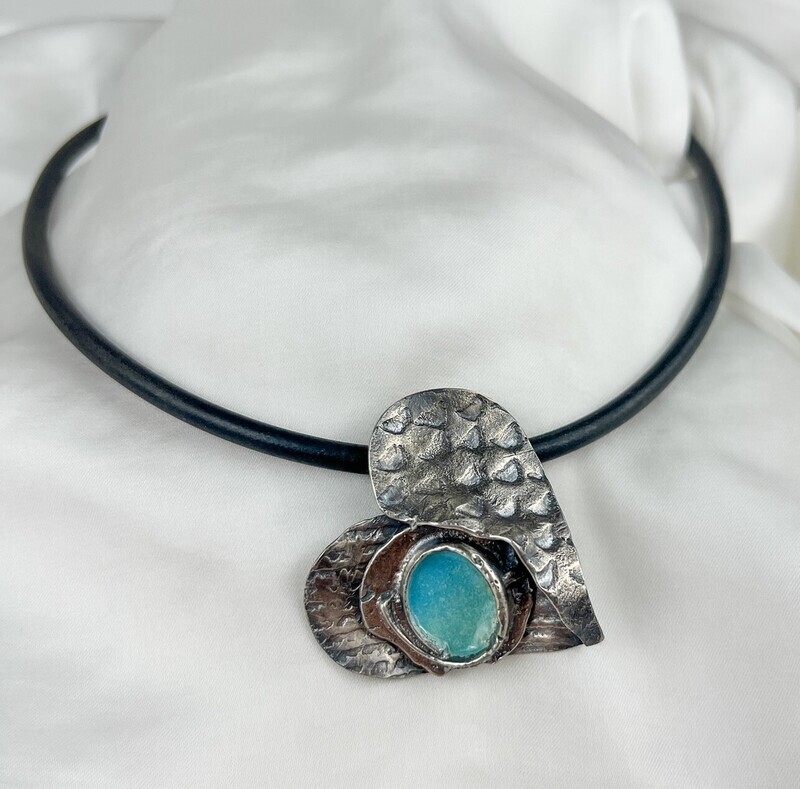 Heart Neckpiece SS, Enamel & Neopren Heart on Leather Chain
