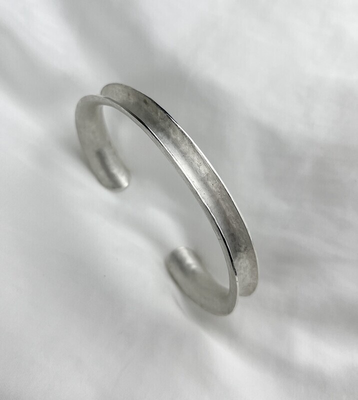 Dimitri Gagnon Morris Saint John New Brunswick Canada Canadian Jewelry Handworks Silversmith Hammered Anti-Classic Cuff