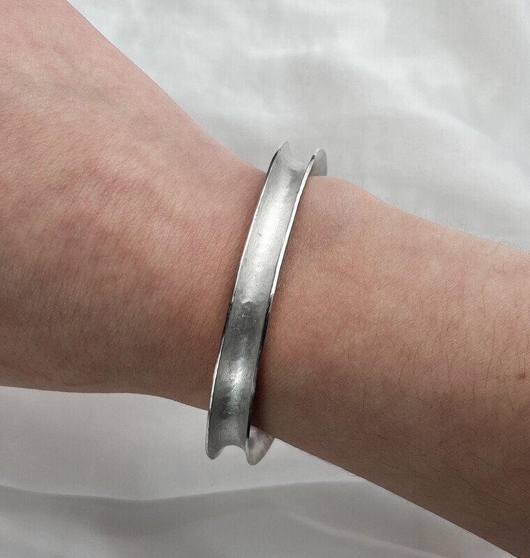 Dimitri Gagnon Morris Saint John New Brunswick Canada Canadian Jewelry Handworks Silversmith Hammered Anti-Classic Cuff