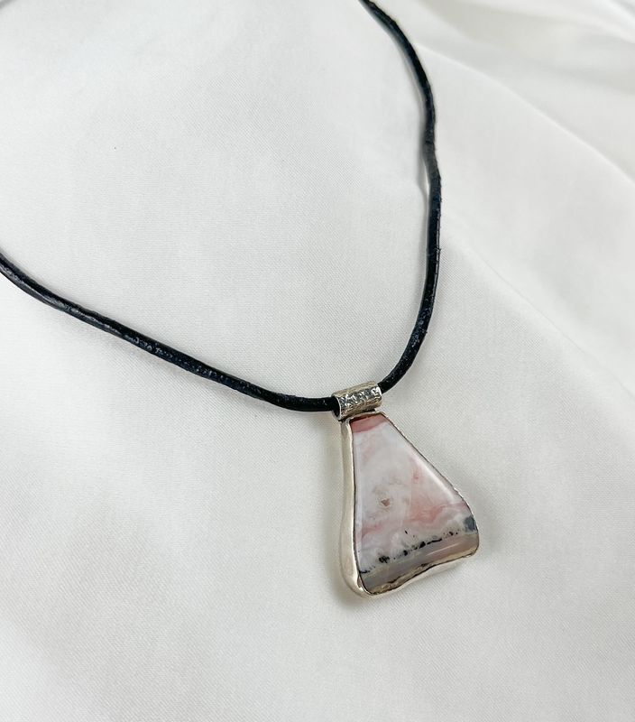 Peruvian Pink Pendant SS on Leather Cord