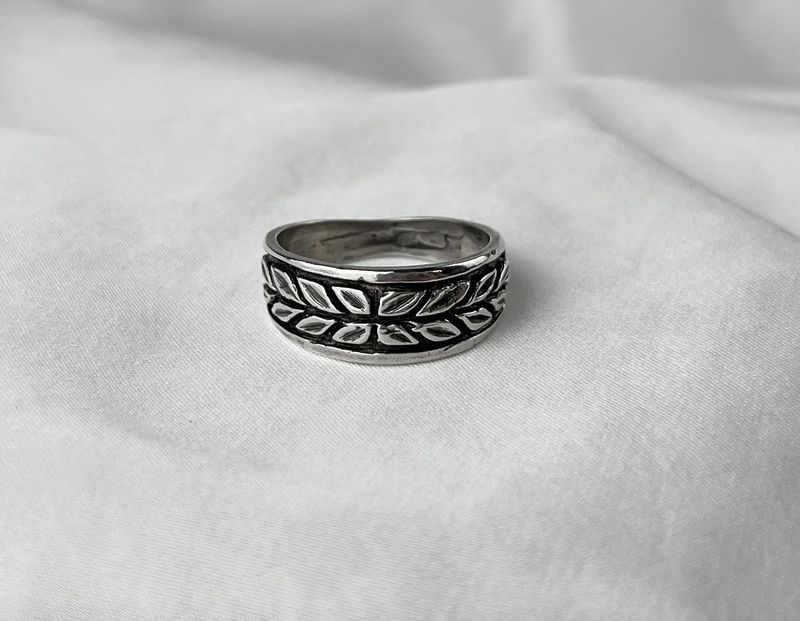 Cast Leaf Laurel Sterling Silver Size 8