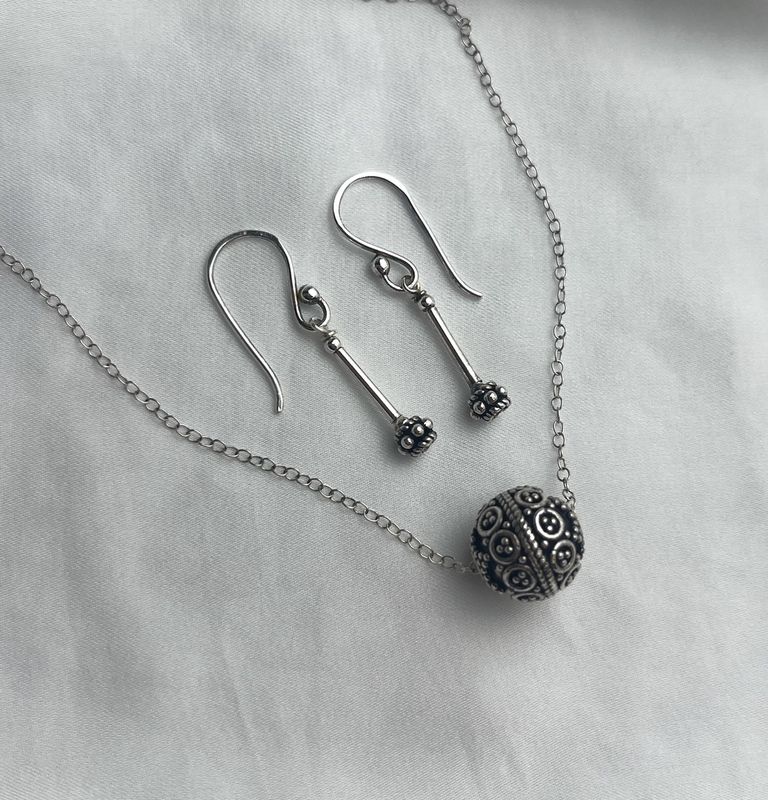 Set: Graduated Bead Pendant & Earrings